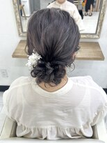 プティクローシェ バイ クオーレ(petite cloche by CUORE)&nbsp;【お呼ばれ】大人っぽめ低めシニヨン まとめ髪