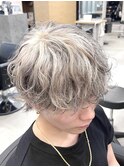 ローライト/デザインカラー/ホワイトベージュ/フェザーショート