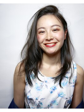 イソラブル(ISOLA-blu) 【好感度アップスタイル】アッシュグレイ×ニュアンスカール