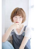 毛先の外ハネがポイントのショートスタイル