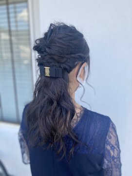 ドルチェヘアー(DOLCE HAIR) ねじりツイストハーフアップ