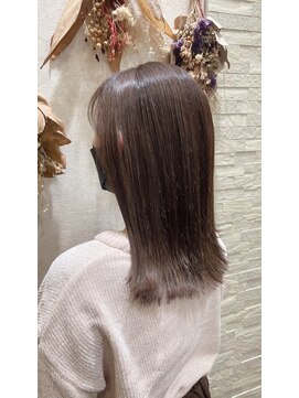 オラ ボーテ(Aura Beaute) 20代30代40代　オフィス カジュアル 白髪ぼかし 切りっぱなし