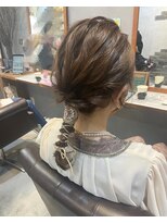 アルモヘアヴォーグ 静岡(ALMO hair VOGUE) 【ALMO】ミディアムヘアで作るローポニー