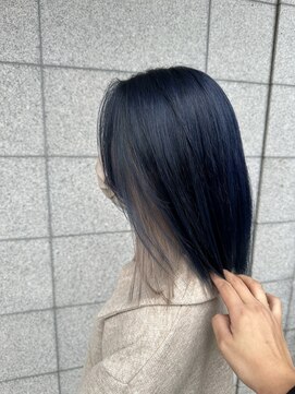 カミビト マヴィー(kamibito mavie) 20代30代大人可愛い透明感インナカラーネイビーボブアッシュ