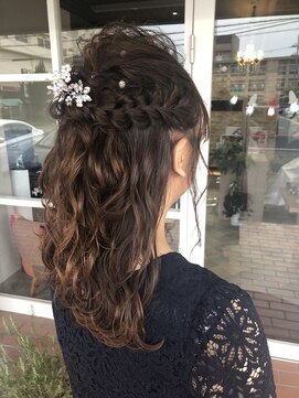 モアヘアーセカンド(MORE-HAIR Second) スッキリめ!三つ編みハーフアップ