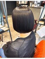 インス(ensue)&nbsp;髪質改善ストレートパーマ艶感結べるボブうる艶髪レイヤーカット
