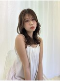 ミディアムレイヤー　レイヤーカット　グレージュ