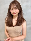 大人カワイイロングヘアにベージュカラーで可愛さを添える