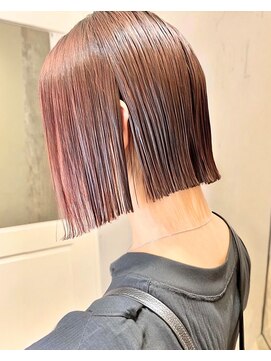 切りっぱなし外ハネボブ艶暗髪シースルーバング