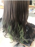 巻き髪インナーカラー