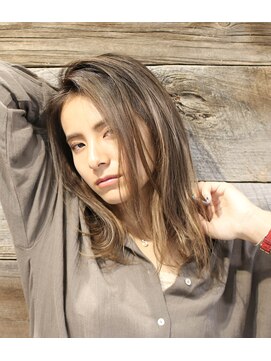 トルネード(TORNADO) 外国人風ロブ ハイライトバレイヤージュ グレージュ 白髪ぼかし