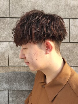 ニアウ 伊勢崎連取店(Niau) メンズカラーブラウン刈り上げマッシュツイストスパイラルパーマ