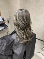 サニー 渋谷(SUNNY)&nbsp;バレイヤージュ、ハイライト、レイヤーロング、グレーベージュ