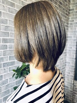 サロンドクロエ(Salon de Chloe) 大人ミセス__前下がりボブ__ベージュブラウン色__30代40代50代
