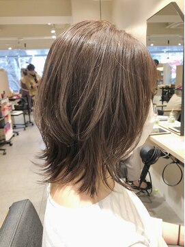 リンク(link) くびれヘアの外ハネスタイリング