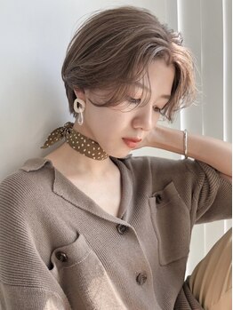 ヒュー 広島(HEW)の写真/≪SNSで話題のstyleも再現◎≫骨格に合わせた顔周りの似合わせcutで小顔見え＆バランスアップ効果も