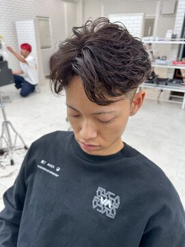 ユイマァルスロウ(YUIMARL SLOW) フェザーパーマ×刈り上げショート