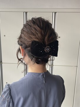 ディシェーレローブ(die Schere Lob) リボンがポイントのアップスタイル