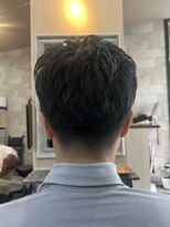 ハコ(H.A.Co) スーツに似合う刈り上げスタイルです。