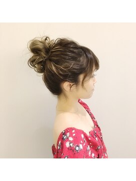 ヘアデザインメリー(hair design Merry) カジュアルでもパーティシーンでも使える愛されおだんご♪