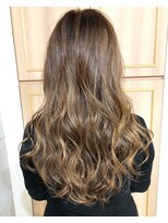 モモ(MOMO)&nbsp;白髪も隠れるベージュハイライト