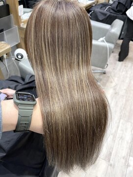 ジゼル(gisele) (稲毛)細めのハイライトはツヤ感も出ますよ