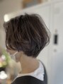 グラムヘアデザイン(g. hair design) ハイライト&グラカラーで魅せるナチュラルホワイトベージュ
