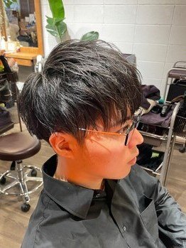 ナチュラルな束感でこなれたデザインに。ハイキャリアのスタイリストが暮らしに寄り添うヘアをご提案！