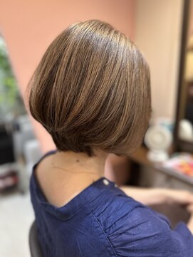 ヘアーズ スケッチ(hair's sketch) 絶壁をカバーするひし形ボブ