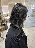 細めコントラストハイライト切りっぱなしボブ