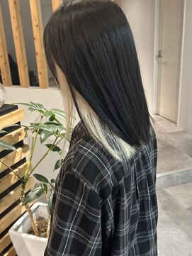 アイリー 名古屋(A/LEE) インナーカラー×ホワイトベージュ