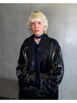 ヴァーディ オモテサンドウ(Vardy omotesando) white/抜きっぱなし 金髪 ブロンド