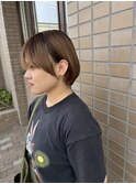 20代30代大人可愛いアッシュベージュくびれボブ耳掛け透明感