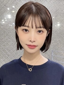 メゾンアクア 表参道(Maison ACQUA) 切りっぱなしボブチェリーブラウンミニウルフ前髪縮毛矯正表参道