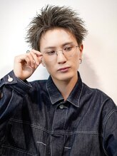 スタイリスト　柳原隼義　【スパイキーショート】