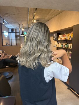 サニー 渋谷(SUNNY) バレイヤージュ、ハイライト、レイヤーロング、グレーベージュ