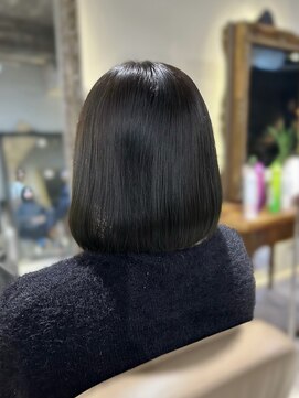 トリア(the tria) 【chika】グレージュ×まるみボブ