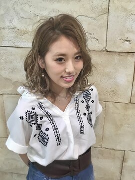 フランジ(Frange) パッツン&ハネ感でボブの印象高めて