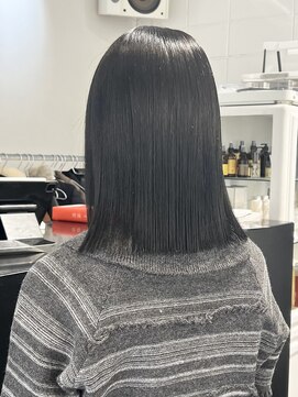 ココ 原宿(KOKO) 黒髪小顔レイヤーオリーブグレーココアベージュ切りっぱなしボブ