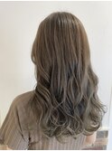 オリーブベージュ