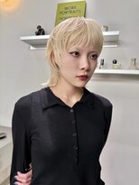 ステン(sten)&nbsp;ブロンドヘアウルフヘアミルクティーカラーベージュ