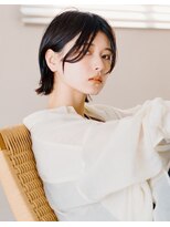 キネン バイ ツリー 宇都宮(kinen by tree)&nbsp;フェザーショートセンターパートかきあげバンググレーアッシュ