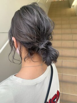 クララ サカエ(CLALA Sakae LA.DONNA group) 透明感グレーカラー