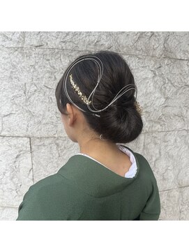 イーチ ディー ヘアーアンドトータルビューティー(each dee hair&total beauty) 【井出 朱音】タイトシニヨン