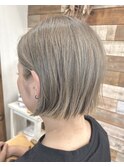 『R.』のグレージュワンレンボブ