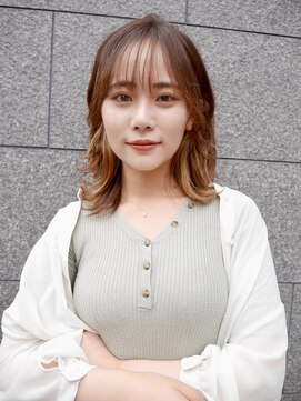 シュシュ(shushu) 耳かけ外ハネヘア/インナーカラー【有海一生】/顔まわりカット