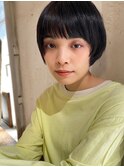 モード感たっぷりショート　ラウンドバング