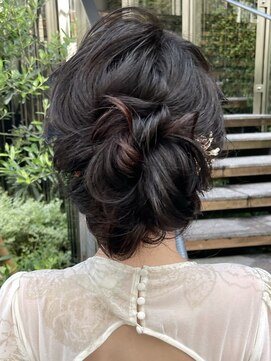 ゲッカビジン(GEKKABIJIN) 黒髪でも映える中間アップ