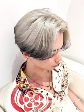 ベレーザ 渋谷(BELEZA) 9243ニュアンスカラーシルバーアッシュ刈り上げウルフカット