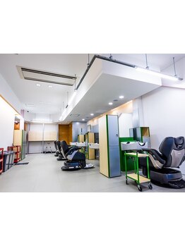 【岡山駅前のメンズ専門理髪店】綿密なカウンセリングとメンズ特化の技術を、洗練された空間でご提供。